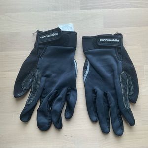 Cannondale Winter Bicycling Gloves.